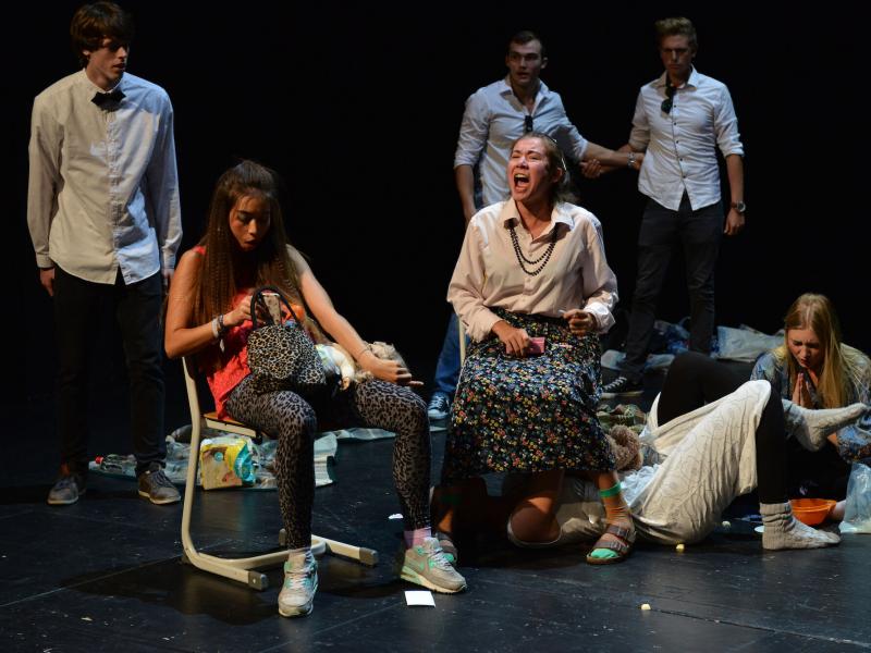 Bühne frei für deine Karriere: Jetzt für Theaterpädagogik & Lehramt bewerben! – Symbolbild
