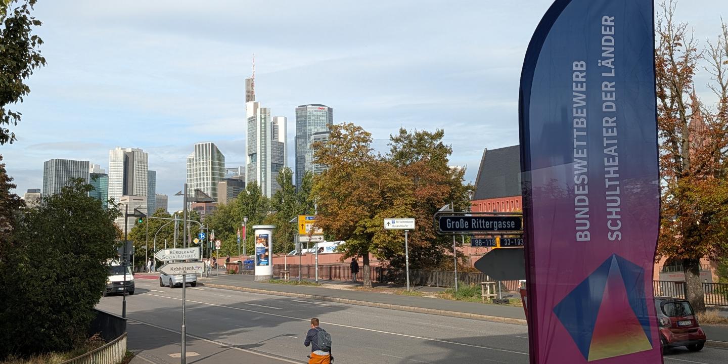 Zwischen lila Westen, neuen Begegnungen und jeder Menge Vorfreude – Symbolbild