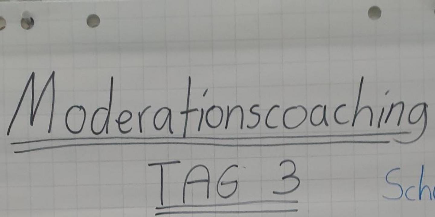 Bühne frei für unser Moderationsteam! – Symbolbild