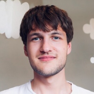 Aaron Aschenbach 
      (er/ihm)