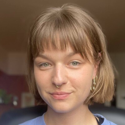 Anne-Marie Klinger 
      (sie/ihr)