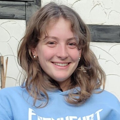 Lisa Peter 
      (sie/ihr)