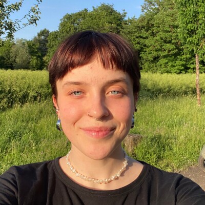 Helen Altvater 
      (sie/ihr)