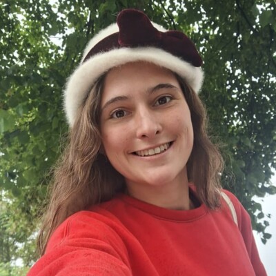 Aylin Erfurth 
      (sie/ihr)
