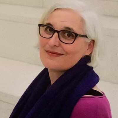 Simona Stoimenoff 
      (sie/ihr)