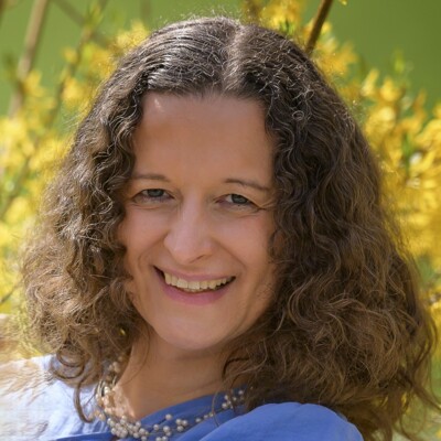 Alexandra Oguntke 
      (sie/ihr)