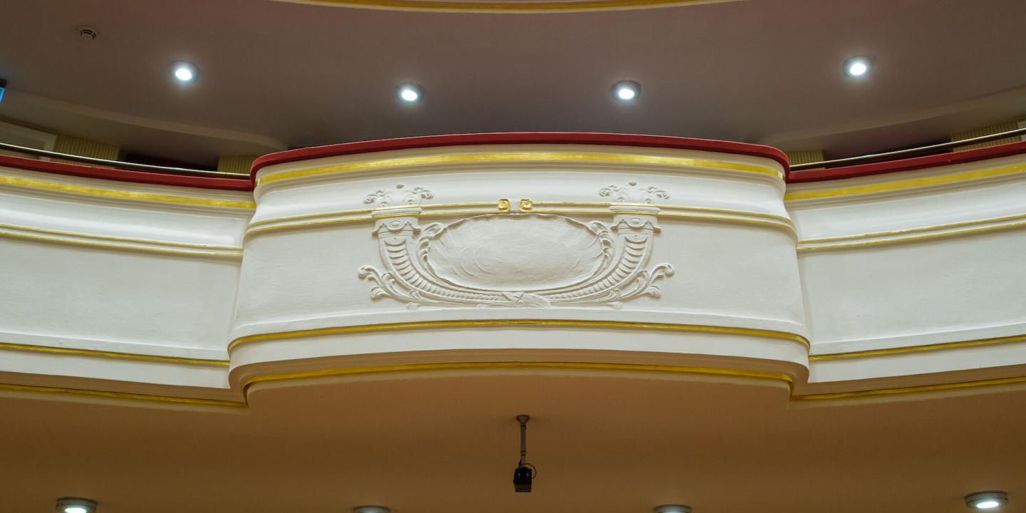 Lessingtheater_Wolfenbüttel_Großer_Saal_Loge_©_Frank_Schildener_2000.jpg