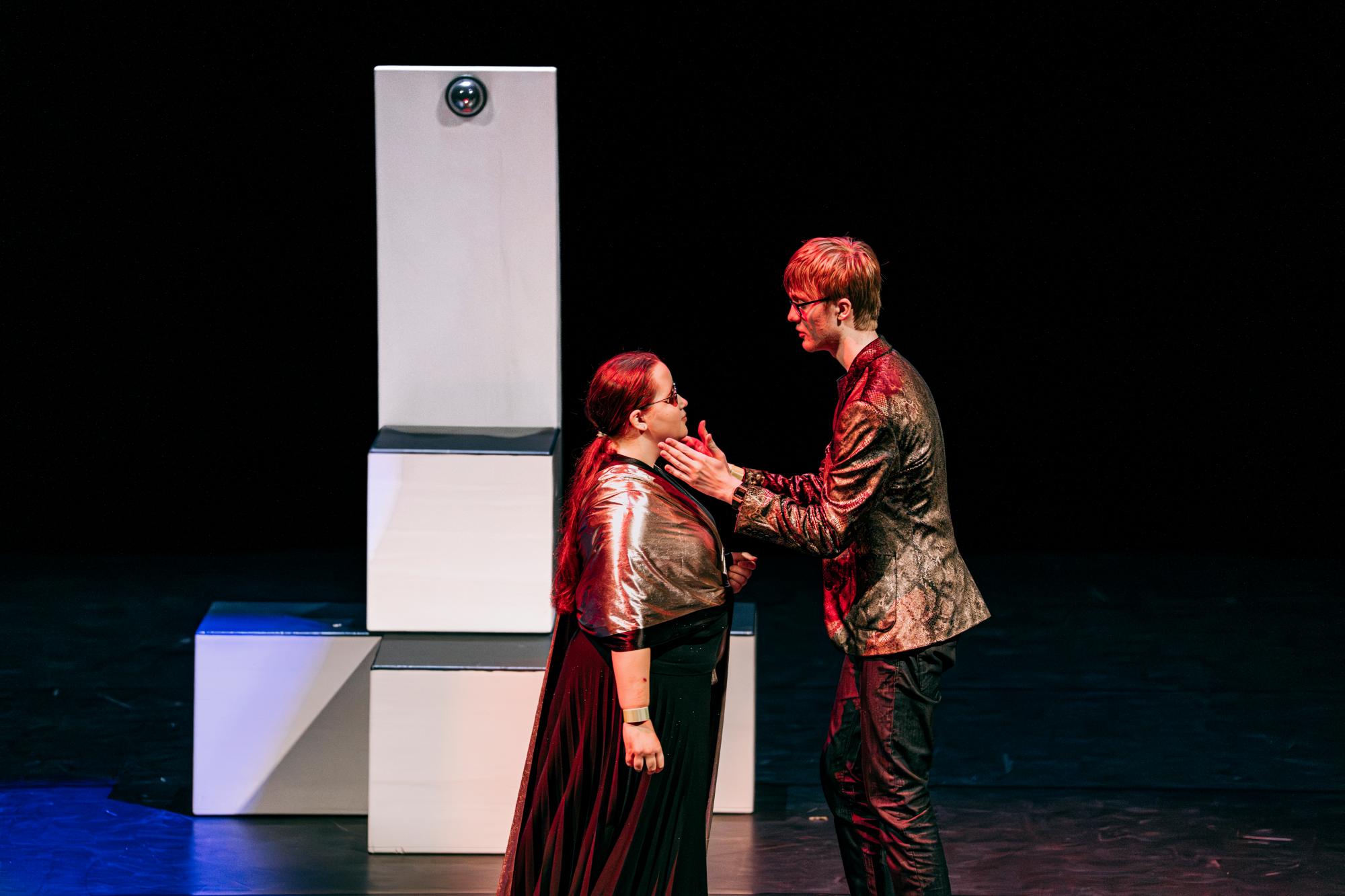 Die Präsidentin Luna und der Sekretär.